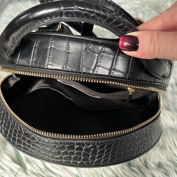 Black, Vegan Alligator Skin Purse: 3 Way Backpack, Shoulder Strap or Handbag - Picture 7 of 9